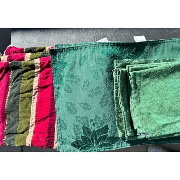Velvet dinner placemats plus green fabric multi color St Nicholas Christmas - Picture 1 of 15